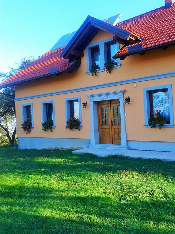 Pri Lazarju Farm Podgrad (Osrednjeslovenska)